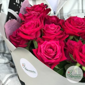 Букет из 17 роз сорта шангрила 