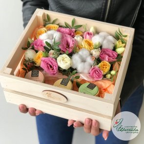 Мед с цветами в коробке