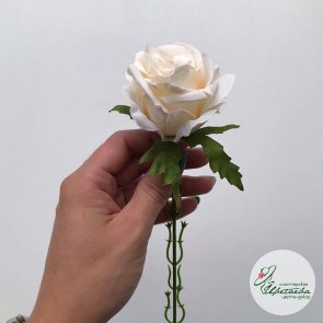 Искусственная бело-кремовая роза