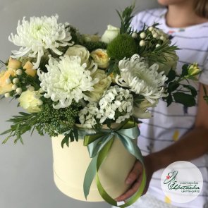 Цветы в коробке ко дню матери