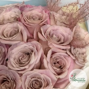 Букет из 19 роз с ковылём