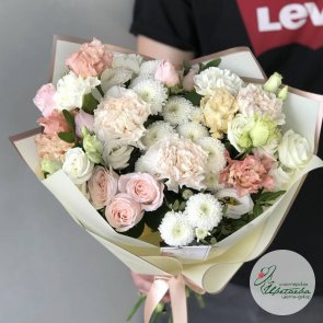Нежный букет цветов для подруги