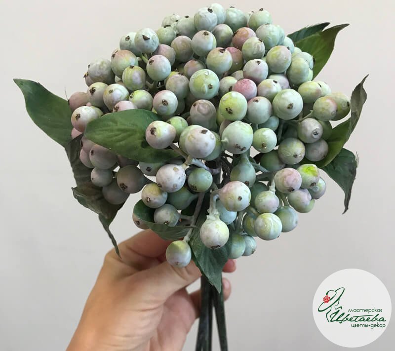 Большая искусственная гроздь зеленых ягод