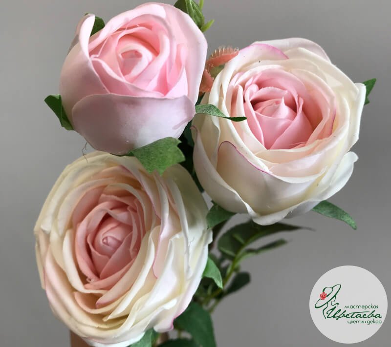 Искусственная молочно-розовая пионовидная роза (3+1)