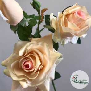 Искусственная персиково-розовая роза гранд (3+1)