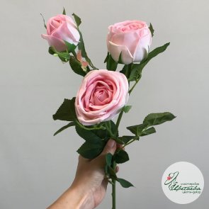 Искусственная светло-розовая пионовидная роза (3+1)