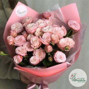 Букет с кустовыми розами на 14 февраля