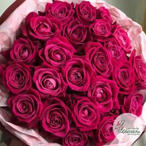 Букет из 25 малиновых роз шангри-ла