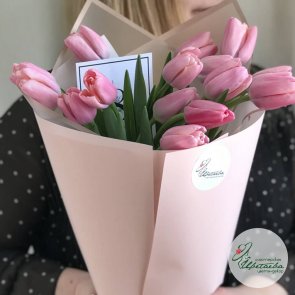 Букет из 15 нежно-розовых тюльпанов