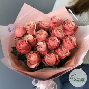 Букет пионовидных роз в подарок