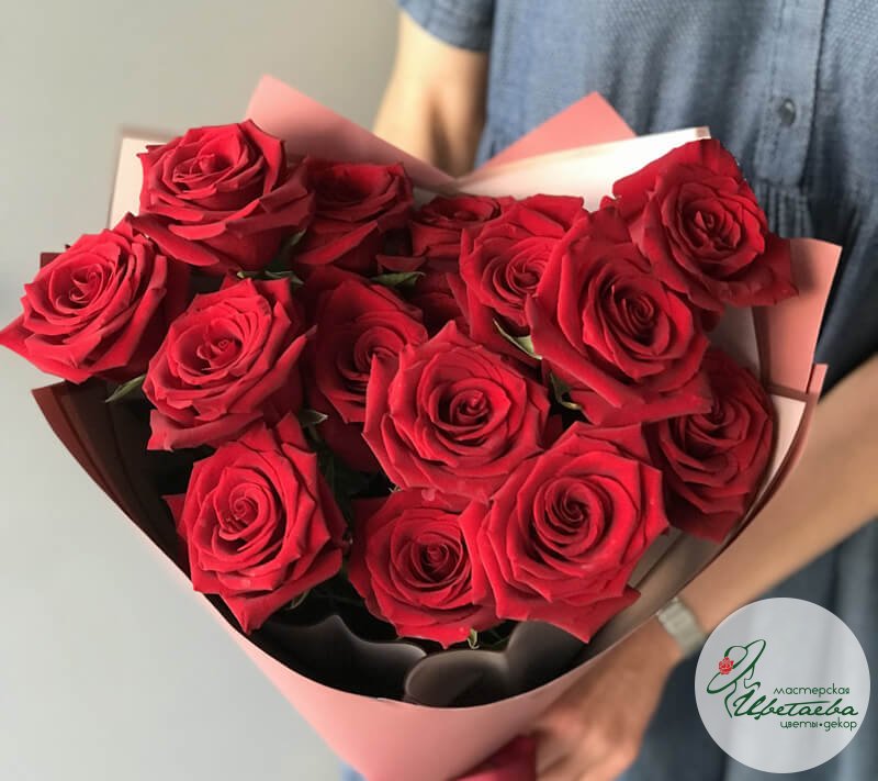 Шикарный букет из 15 красных роз