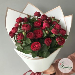 Букет из 5 кустовых пионовидных роз