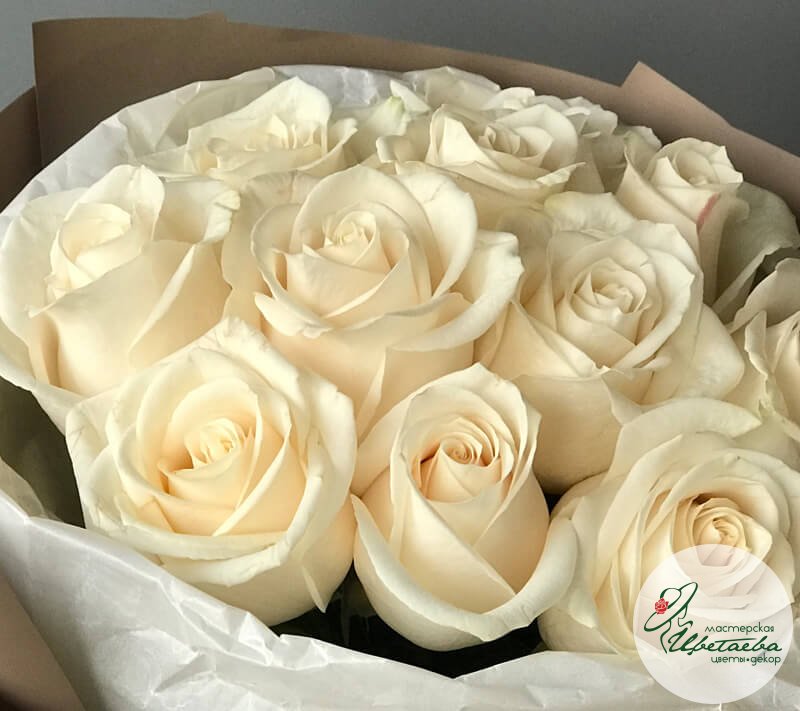Букет классических роз с атласной лентой