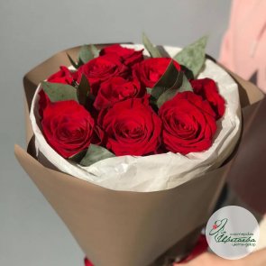 Букет из красных роз для любимого учителя