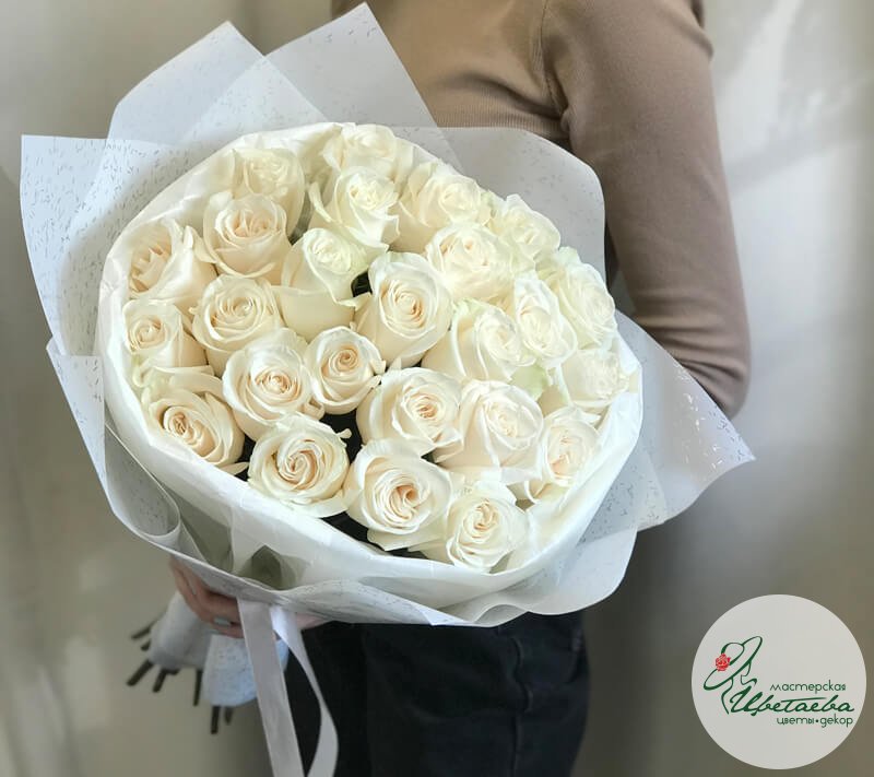 Букет из 25 белых элитных роз Эквадор