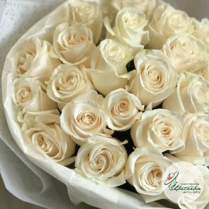Букет из 25 белых элитных роз Эквадор