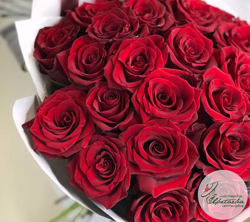 Букет красных роз на 14 февраля