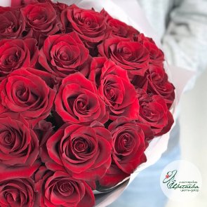 Букет красных роз на 14 февраля