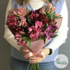 Цветы с поздравлением ко дню матери