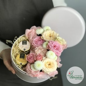 Нежная цветочная композиция с медом-суфле