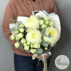 Букет для мамы с хризантемой