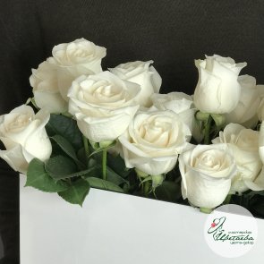 Сумочка je t'aime с белыми розами 