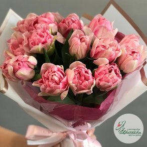 Букет из розовых пионовидных тюльпанов