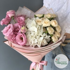 Букет «Трио» с гортензией, эустомой и кустовой розой