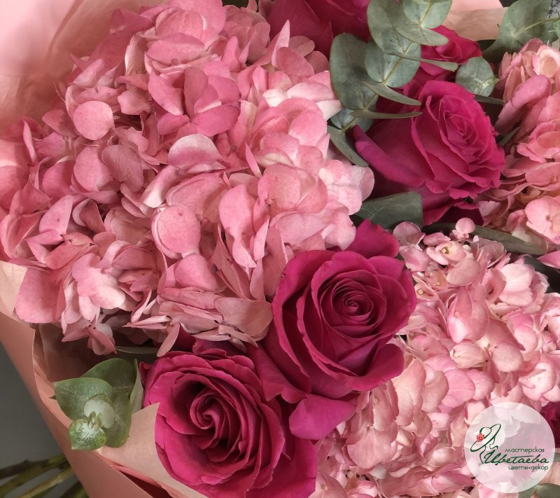 Букет «Гармония розового» с гортензией и розой