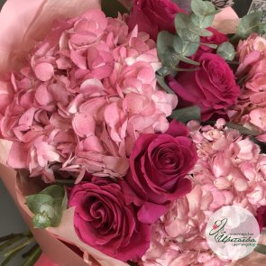 Букет «Гармония розового» с гортензией и розой