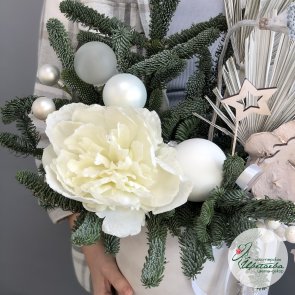 Праздничная композиция «Новый год» в шляпной коробке