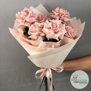 Нежный букет из 7 французских роз