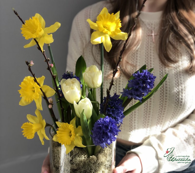 Цветочная композиция «Весенний бриз» в вазе
