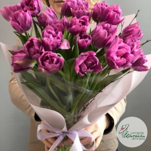 Букет на 8 марта подруге из 25 пионовидных тюльпанов