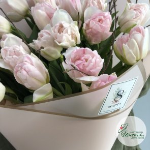 Оригинальный букет из 25 пионовидных тюльпанов 