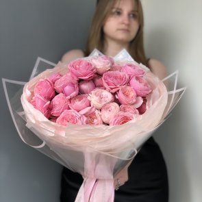Нежный букет из розовой кустовой розы
