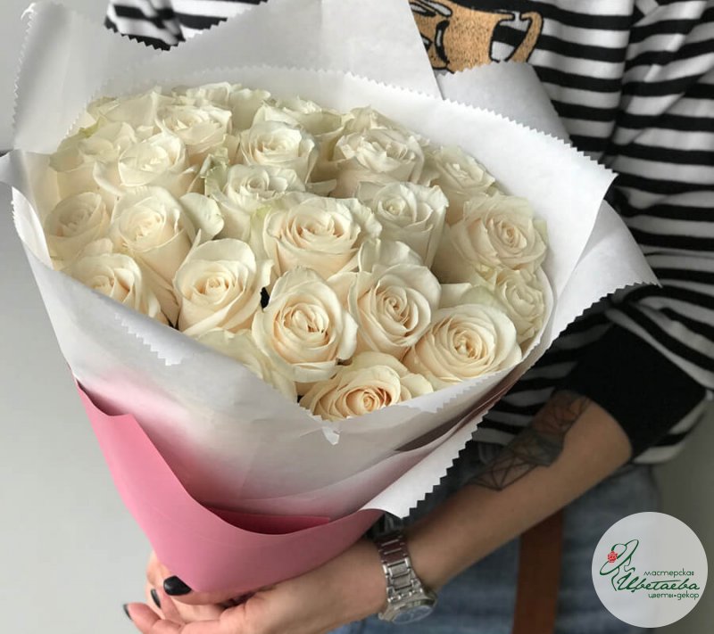 Букет нежно-белых роз